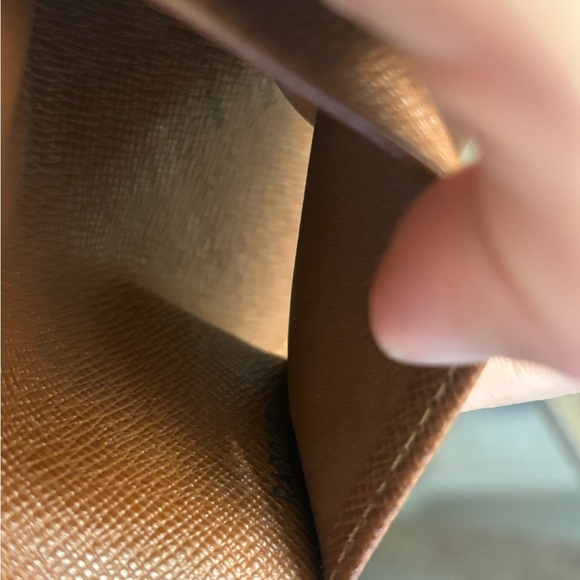 Louis Vuitton monogram 4 key holder - Picture 9 of 9